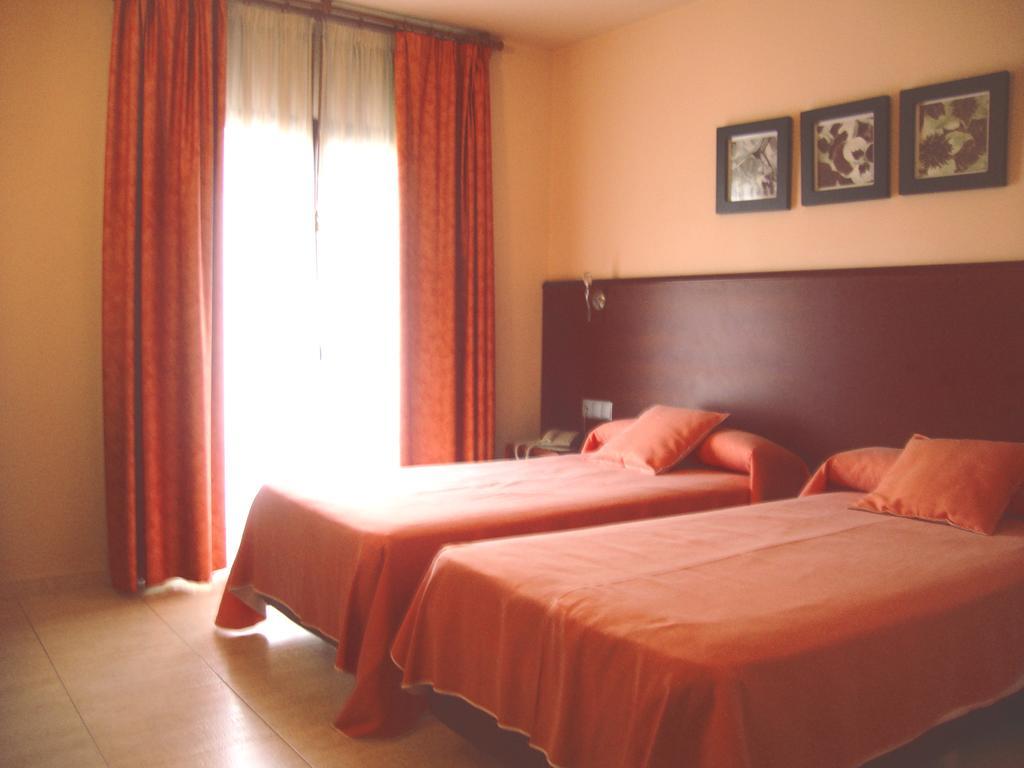 Hotel Sant Quirze De Besora Kültér fotó